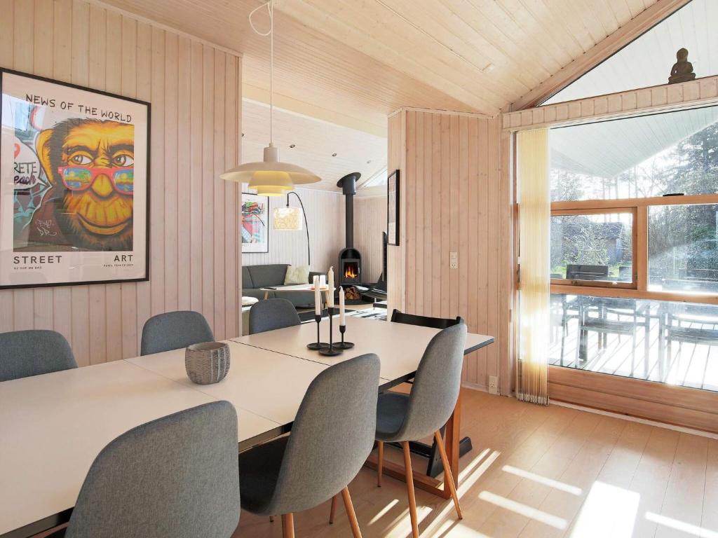 Fotografie z fotogalerie ubytování 8 person holiday home in Dronningmølle v destinaci Dronningmølle