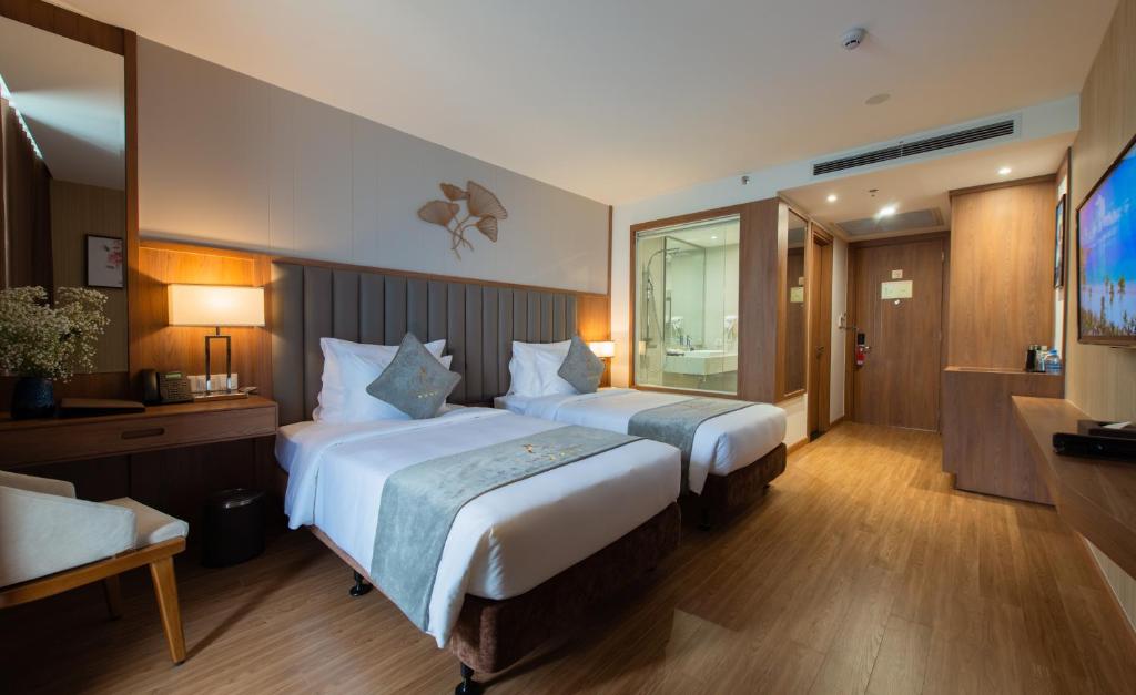 Postel nebo postele na pokoji v ubytování Grand Gosia Hotel