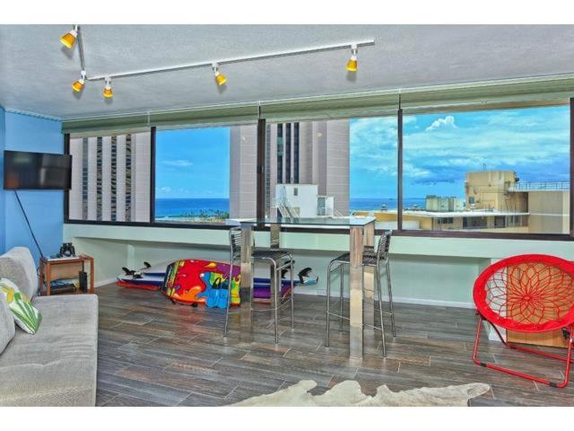 Spacious Studio w/ Parking, beach/mall/park - Studio With Ocean View