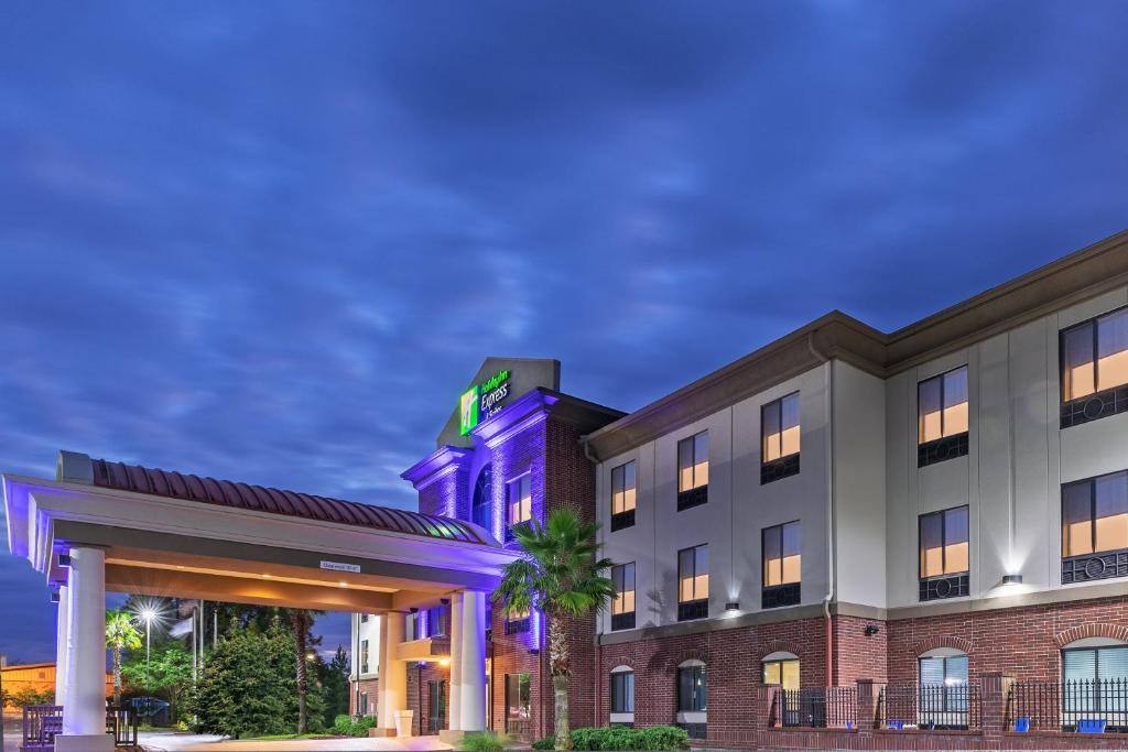 an image of a hotel building with a hotel at Holiday Inn Express Hotel & Suites Picayune by IHG in Picayune
