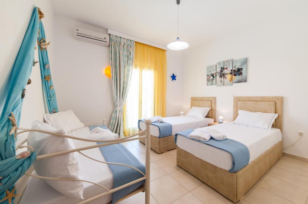 Posteľ alebo postele v izbe v ubytovaní Crystal Villa II