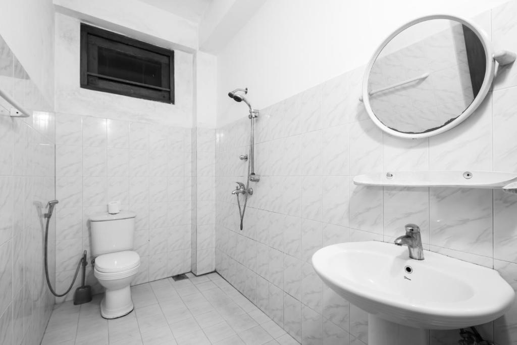Koupelna v ubytování Prime Time Hotel