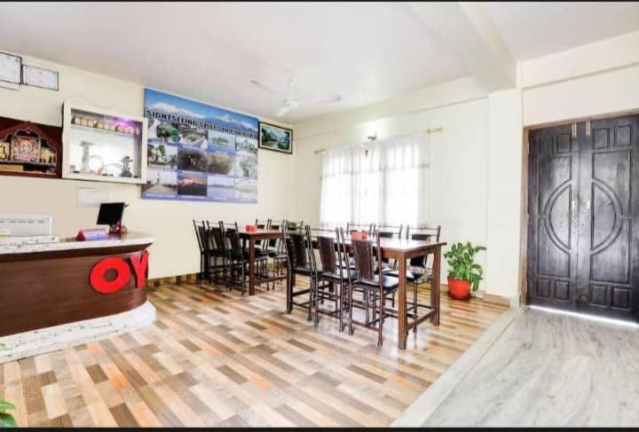 Un restaurante u otro lugar para comer en Hotel The Lake