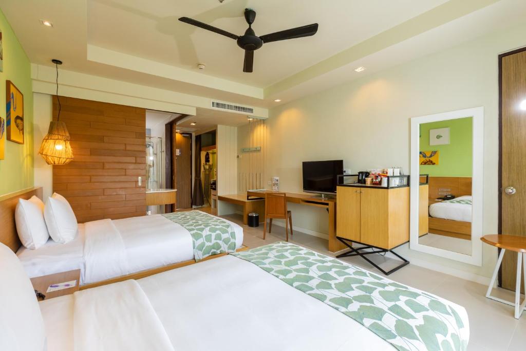 Postel nebo postele na pokoji v ubytování Holiday Ao Nang Beach Resort, Krabi