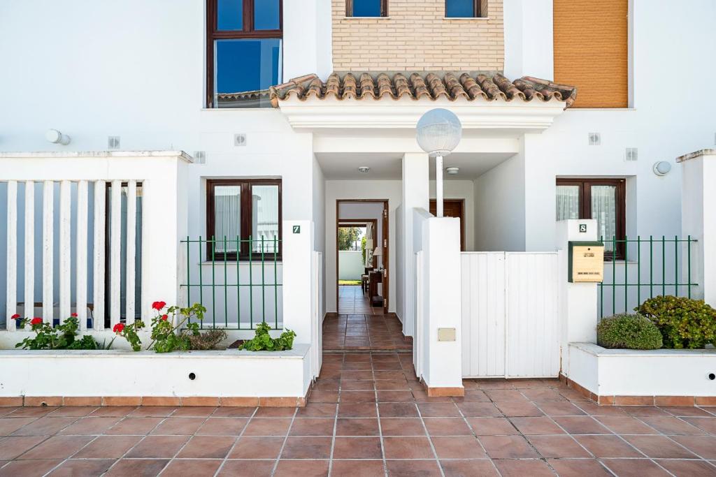 Exteriér alebo vchod do ubytovania Casa Poniente en playa Fuente del Gallo