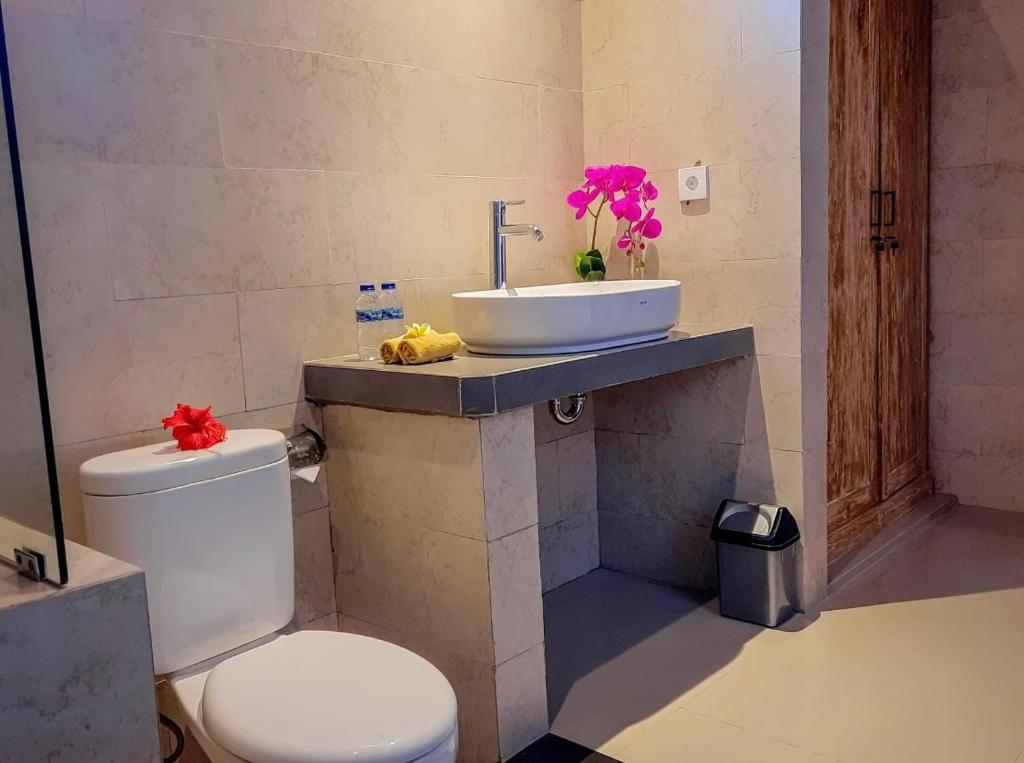 Koupelna v ubytování Pulu Sari Suite Ubud
