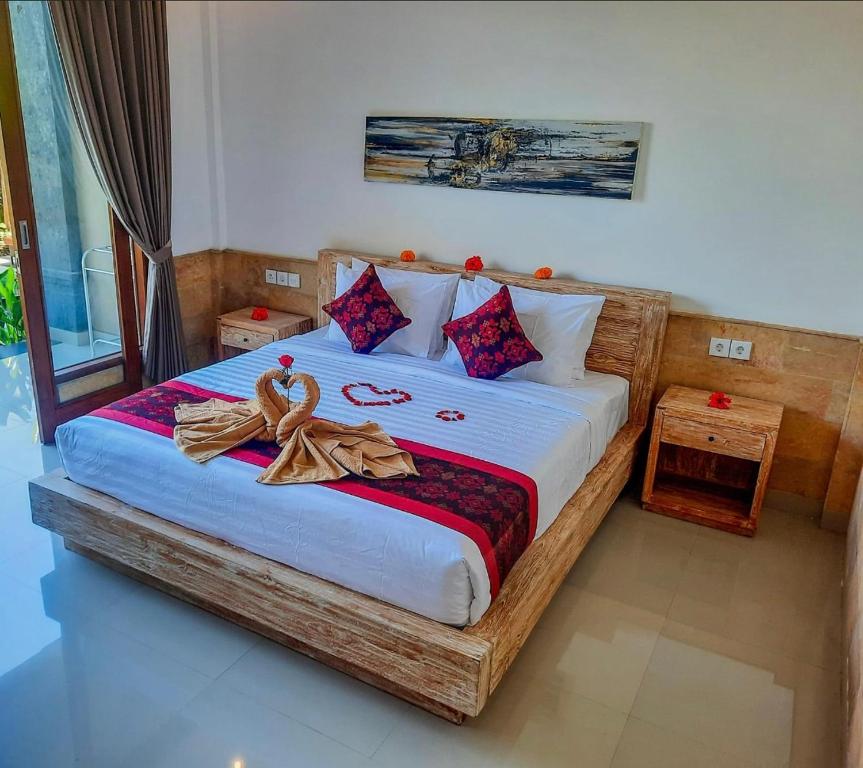 Postel nebo postele na pokoji v ubytování Pulu Sari Suite Ubud