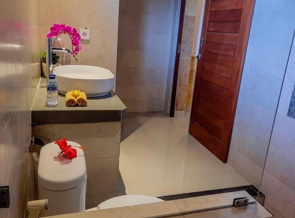 Koupelna v ubytování Pulu Sari Suite Ubud