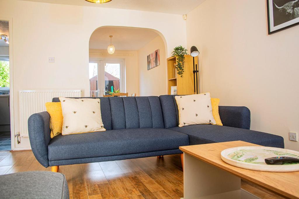 Χώρος καθιστικού στο Cosy 3-Bed Home Close to City Centre (Parking)