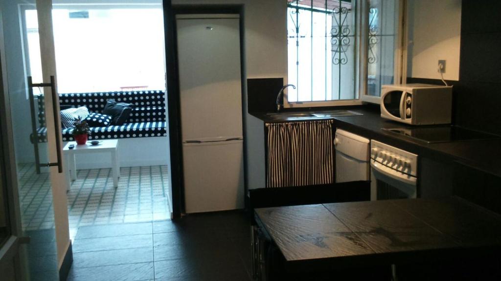 A kitchen or kitchenette at patio soleado DOS BAÑOS