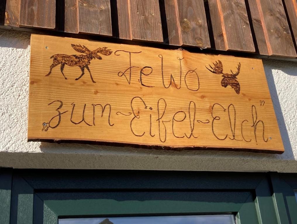 a sign on the side of a building that reads new sun cider at Ferienwohnung Zum Eifelelch in Daun