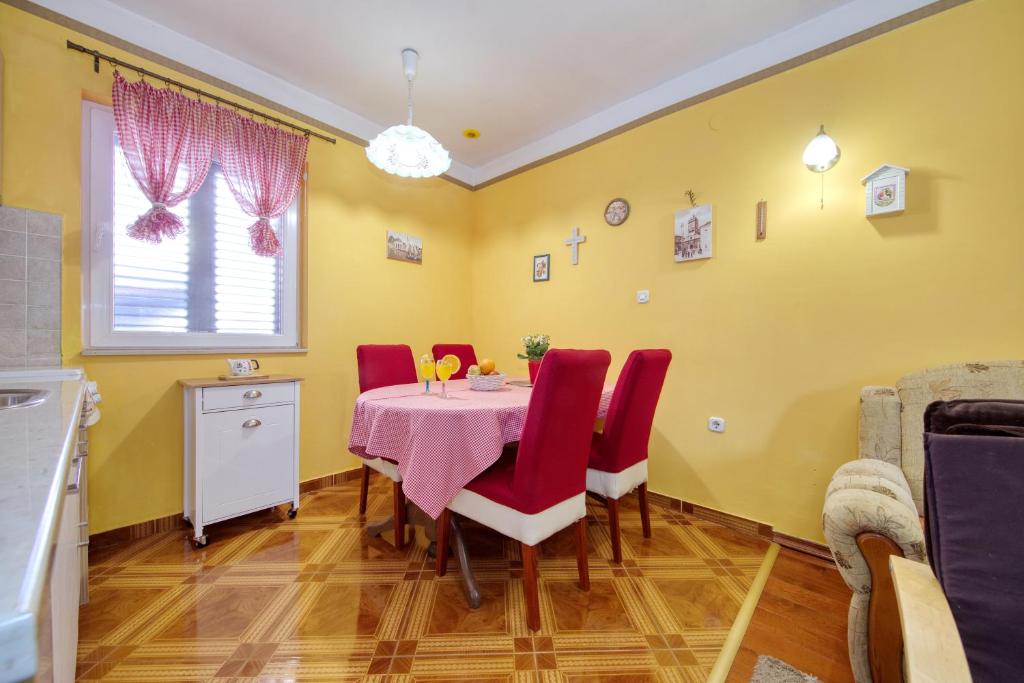 Kuchyňa alebo kuchynka v ubytovaní Apartment Simeone