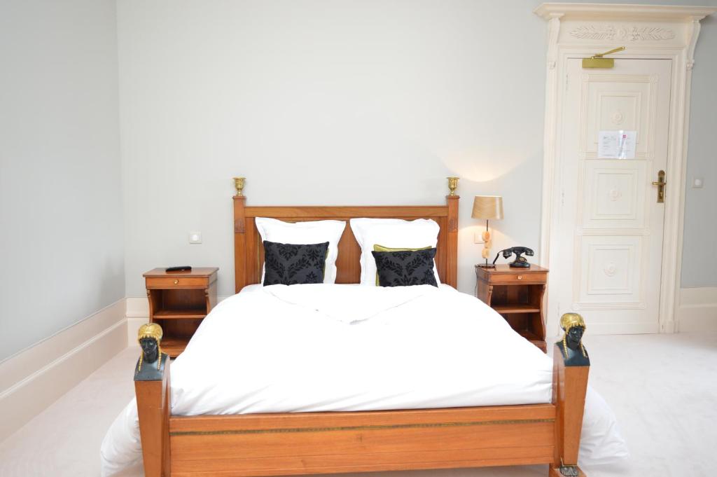 Logis Hotels - Le Saint Marcel - Deluxe Double Room With Garden View
