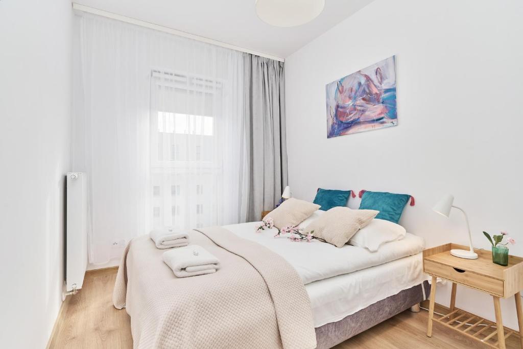 Posteľ alebo postele v izbe v ubytovaní Apartment Wichrowa with FREE GARAGE Wrocław by Noclegi Renters