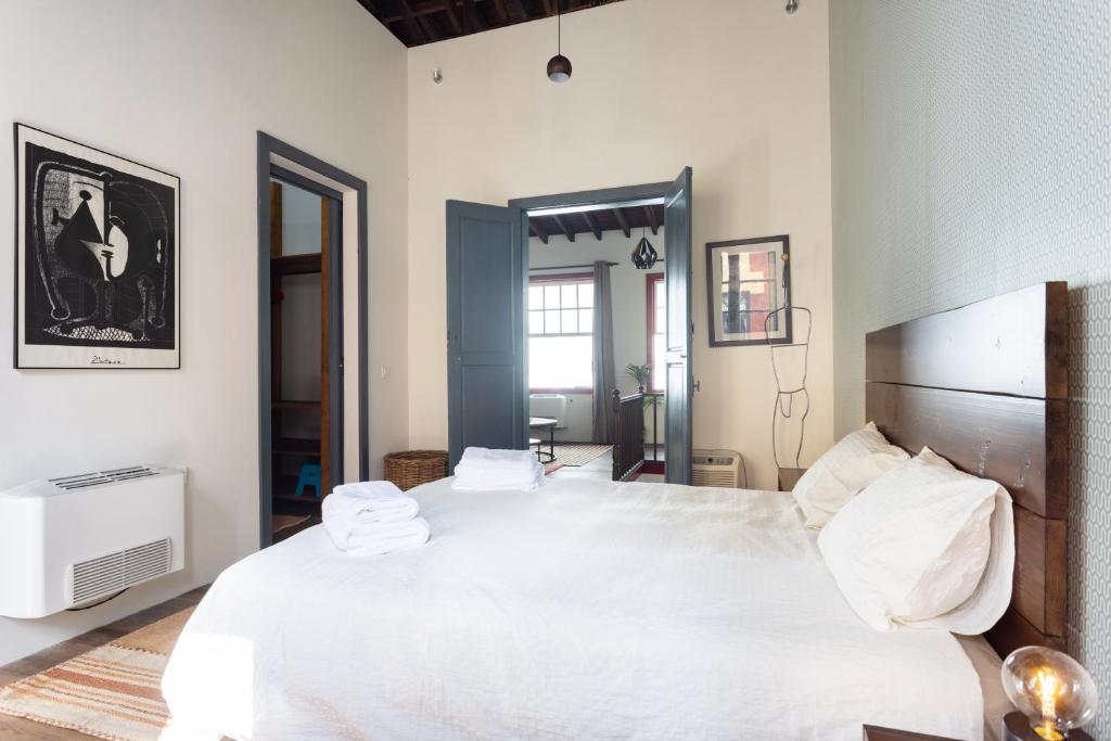 Posteľ alebo postele v izbe v ubytovaní Home2Book Stylish Design House in La Laguna Center