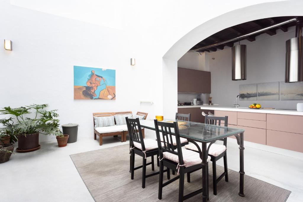 Kuchyňa alebo kuchynka v ubytovaní Home2Book Stylish Design House in La Laguna Center