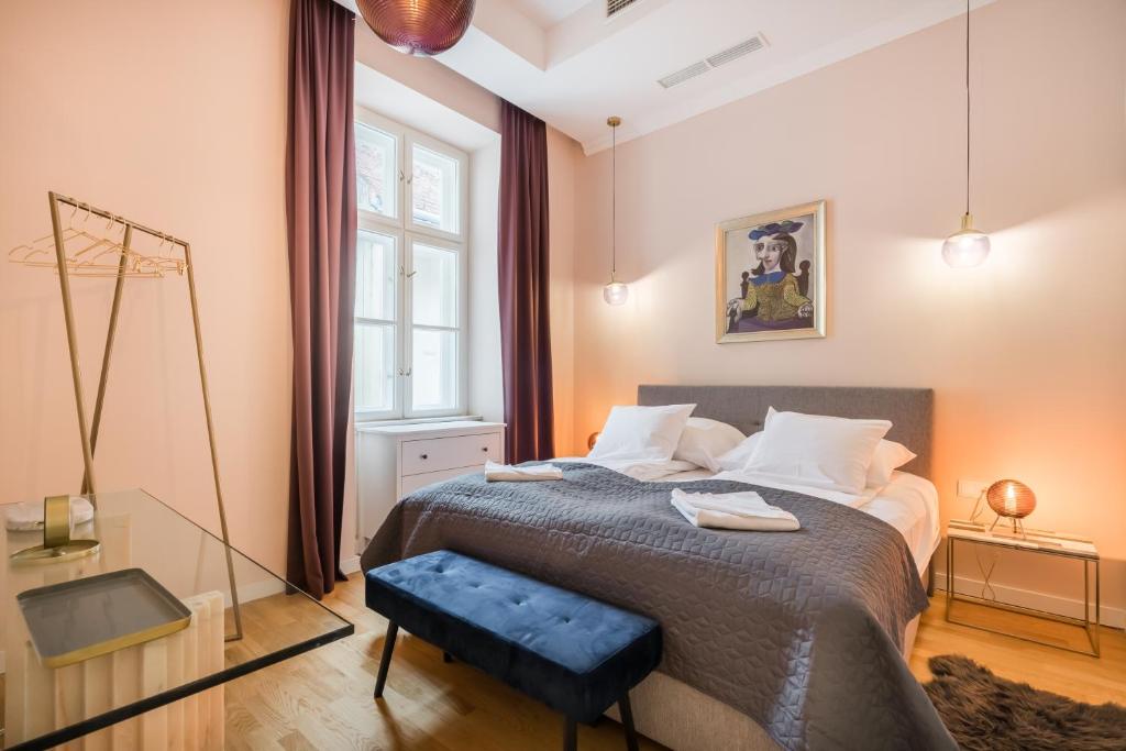 Posteľ alebo postele v izbe v ubytovaní BpR Adagio Design Home with A/C