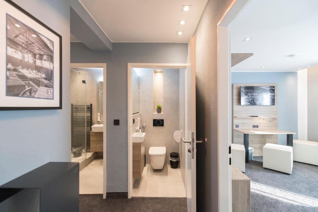 Riverview Apartments by dasPaul - Resim 3