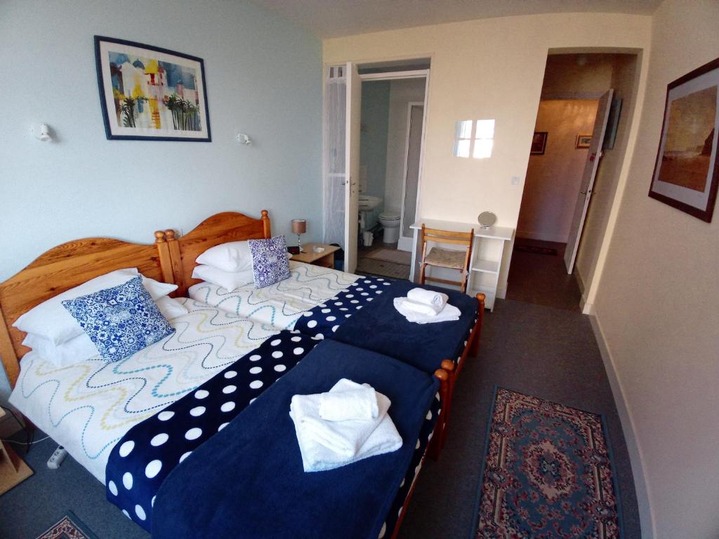 Lenard Charles Bed & Breakfast - Tweepersoonskamer Met 2 Aparte Bedden En Badkamer