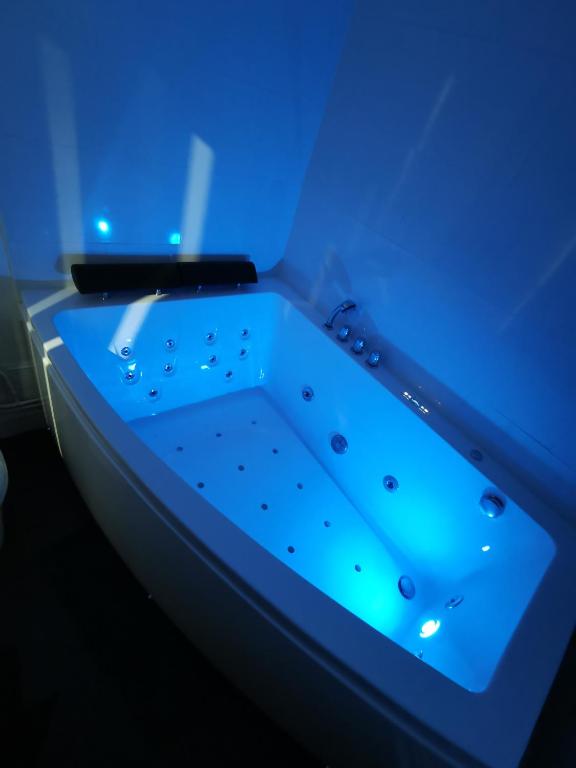 Suite Perla - Balnéo et Sauna - Wohnung Mit Einem Schlafzimmer