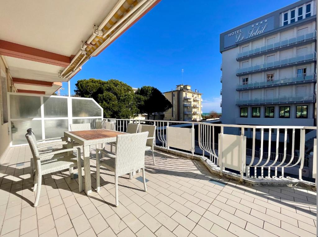 A balcony or terrace at Appartamento Albatros - Carraro Immobiliare Jesolo - Family Apartments
