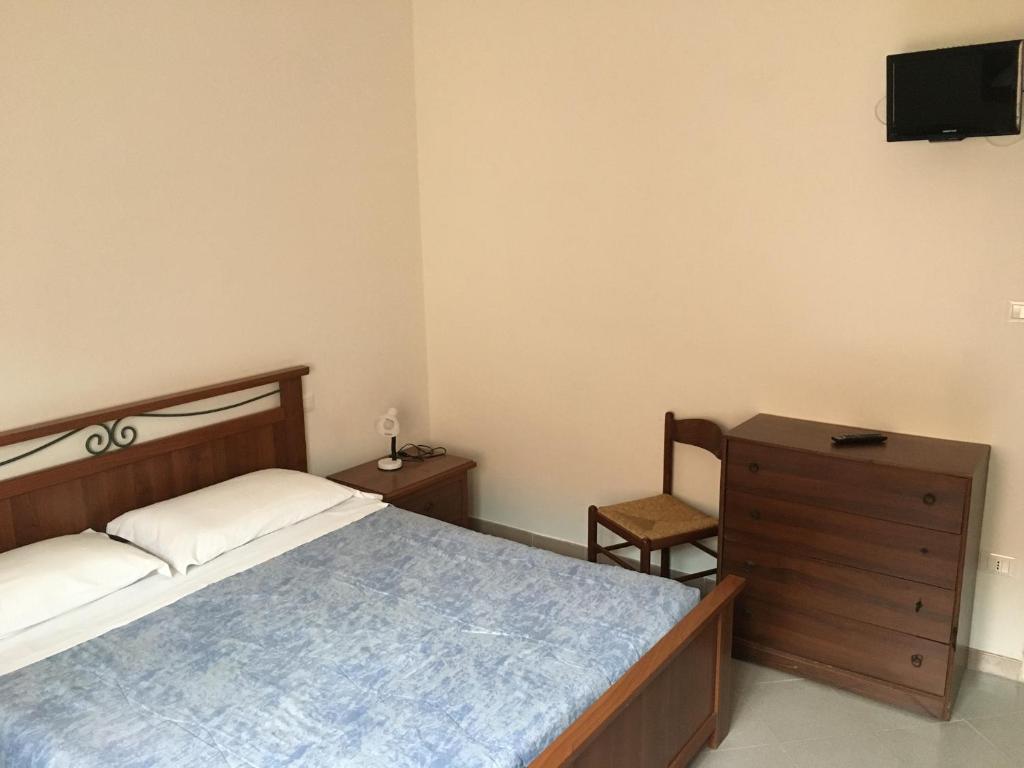 A bed or beds in a room at Appartamento MIRAMARE, 2 camere, cucina, bagno,