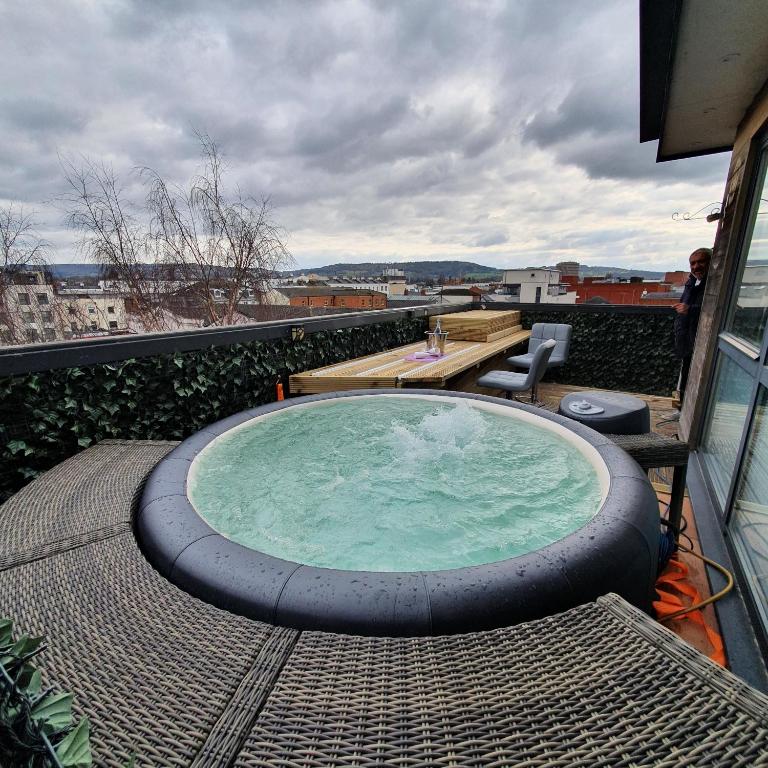 Hotel Central Penthouse with Hot Tub & Views 24 Cheltenham, a hot tub sitting on top of a balcony at Central Penthouse with Hot Tub & Views 24 Cheltenham in Cheltenham