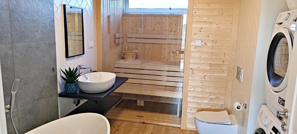 Kúpeľňa v ubytovaní VILLA RA with garden and sauna at the Baltic Sea