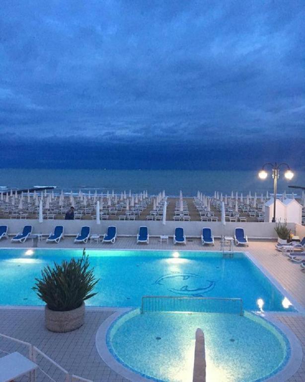 Bazén v ubytování Hotel Condor nebo v jeho okolí