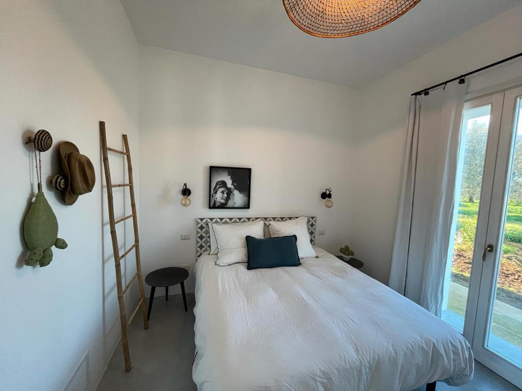 A bed or beds in a room at Villa Casa Bianca di Porto Selvaggio