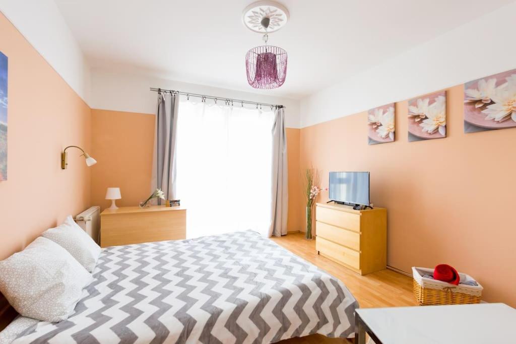 Posteľ alebo postele v izbe v ubytovaní Acacia city center apartment