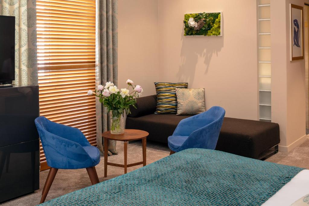 Uma área de estar em Hotel Beau Rivage