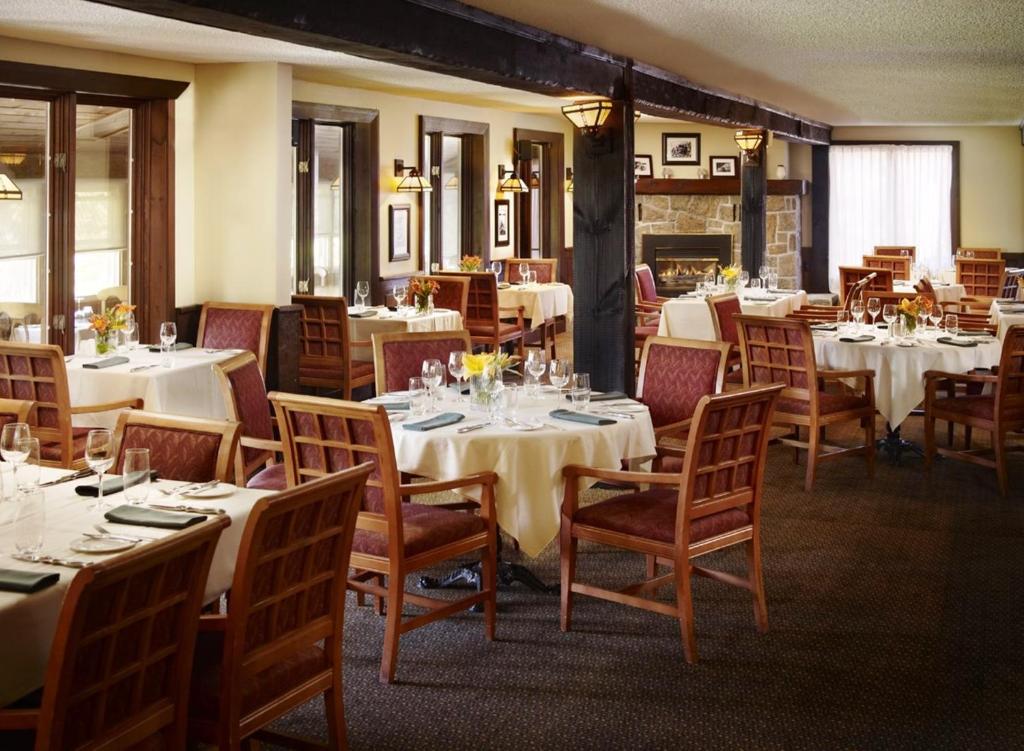 Restaurace v ubytování Deerhurst Resort