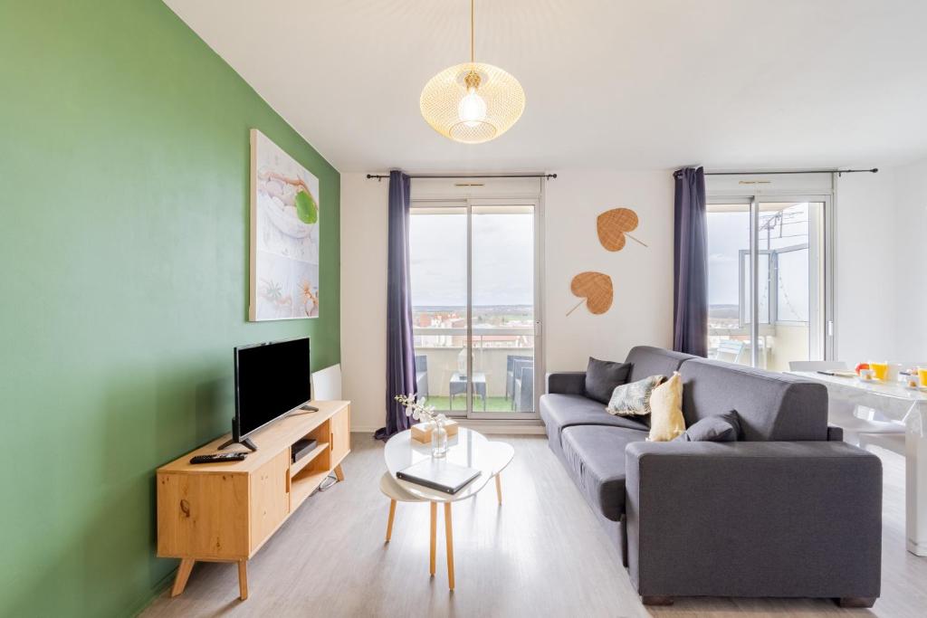 Appart'Hotel Versailles Saint Cyr l'Ecole - Gare SNCF à 100m et parking privé - One-Bedroom Apartment