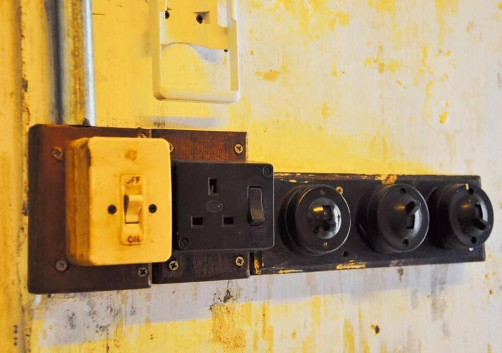 Fotografie z fotogalerie ubytování IPOH CONCRETE VILLA(12pax) rugged.vintage狂野复古.精品民宿 v destinaci Ipoh