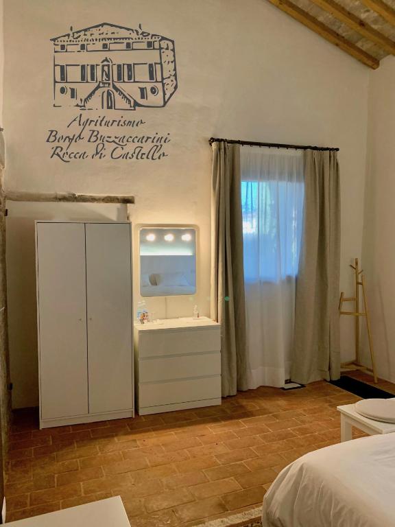 Postel nebo postele na pokoji v ubytování Agriturismo Borgo Buzzaccarini Rocca di Castello