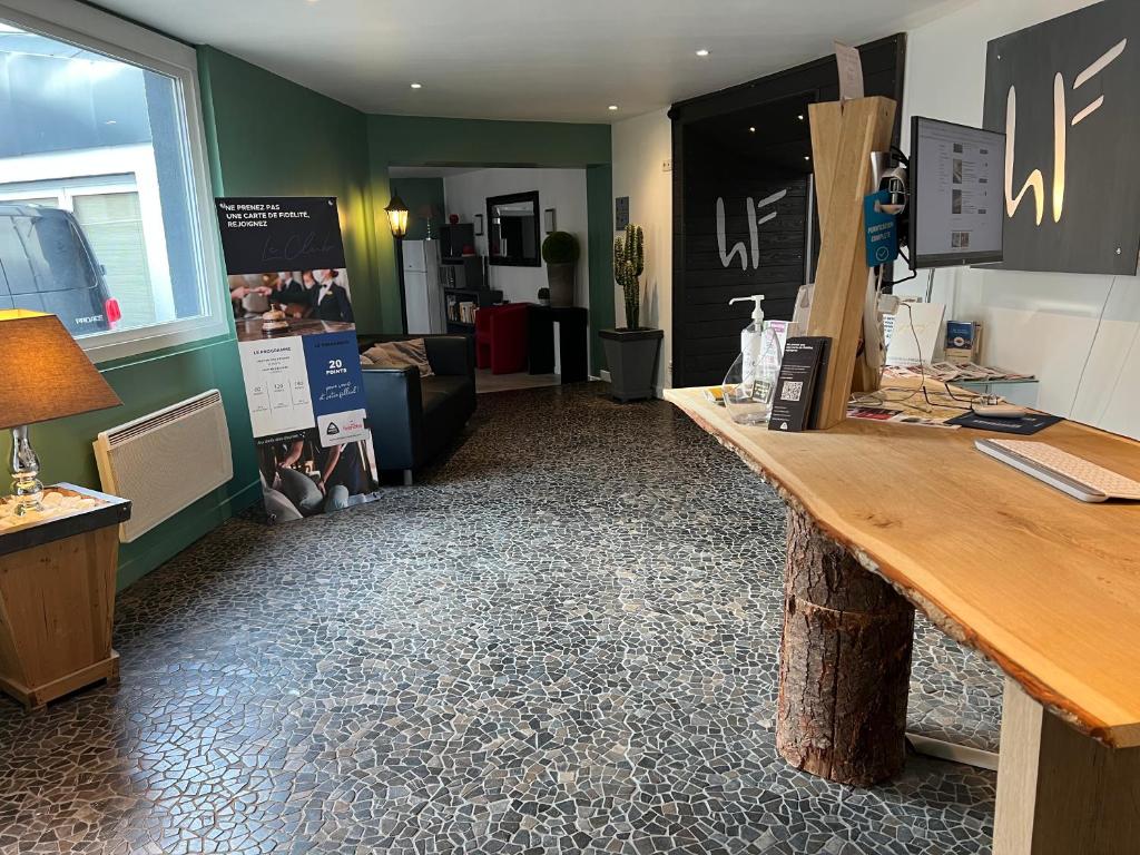 a room with a wooden counter with a desk at Hôtel Akena HF in Limoges