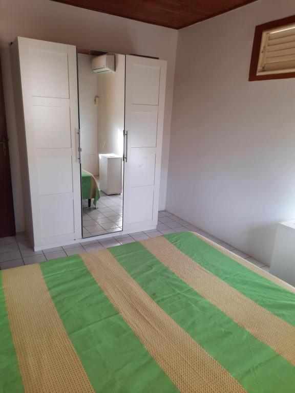 Postel nebo postele na pokoji v ubytování MAISON de VACANCES ANSES D'ARLET