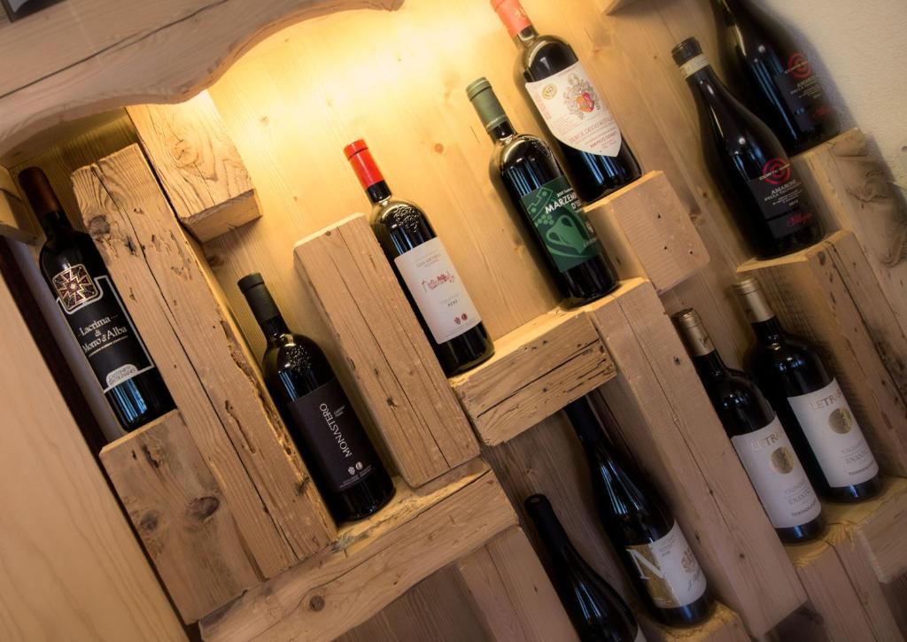 Nápoje v ubytovaní Albergo Miravalle Fai della Paganella