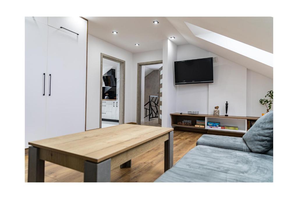 a living room with a table and a couch at Apartament Kornelia in Gołdap