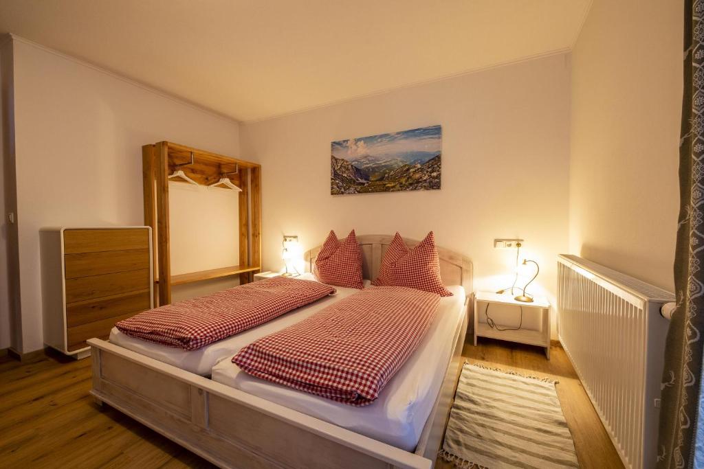 Postel nebo postele na pokoji v ubytování Ferienhof Pacher