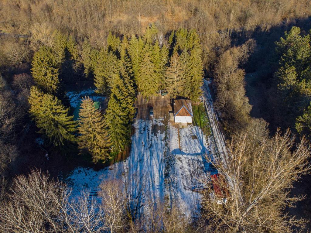 an aerial view of a house in a forest at Jánossza-völgy Vendégház in Ózd