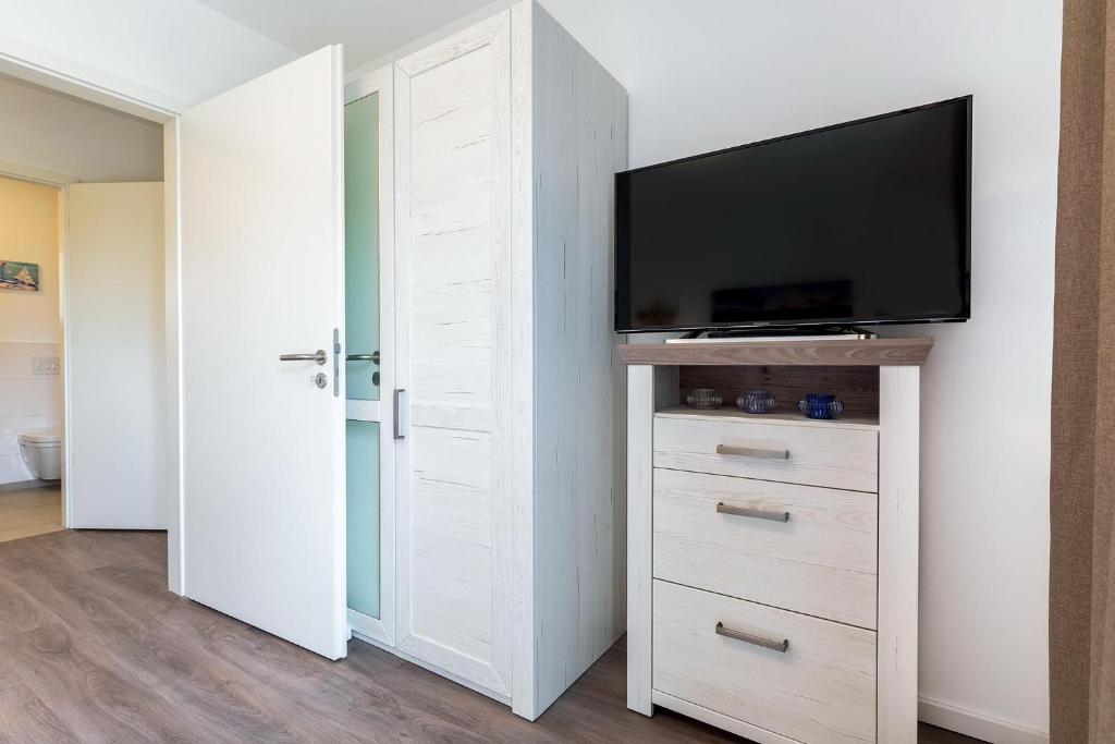 TV a/nebo společenská místnost v ubytování Aparthotel Ostseeallee Aparthotel Ostseeallee 4-33