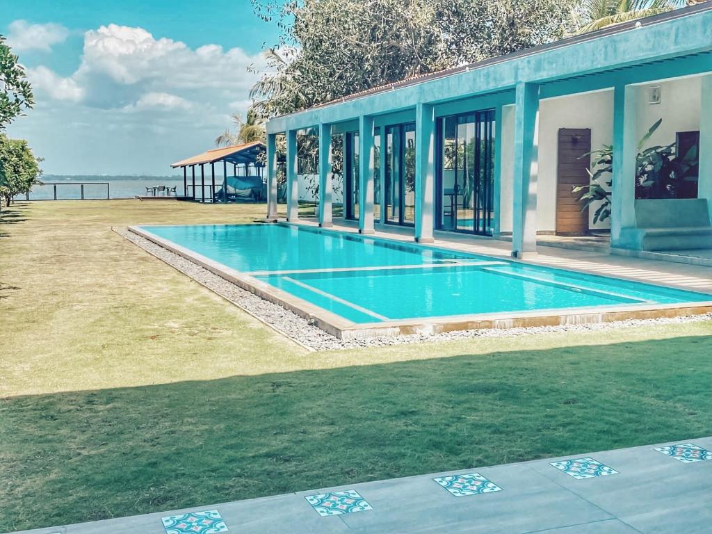 Bazén v ubytování Villa Lagoonscape nebo v jeho okolí