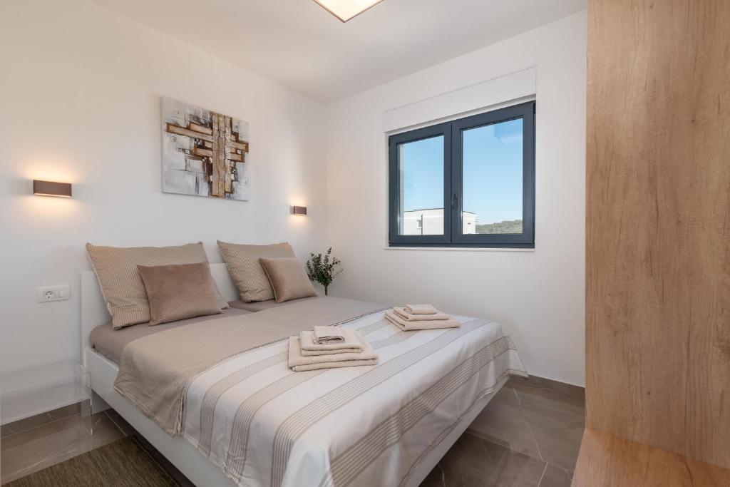 Posteľ alebo postele v izbe v ubytovaní Poolside 2 bedroom ap. MARE