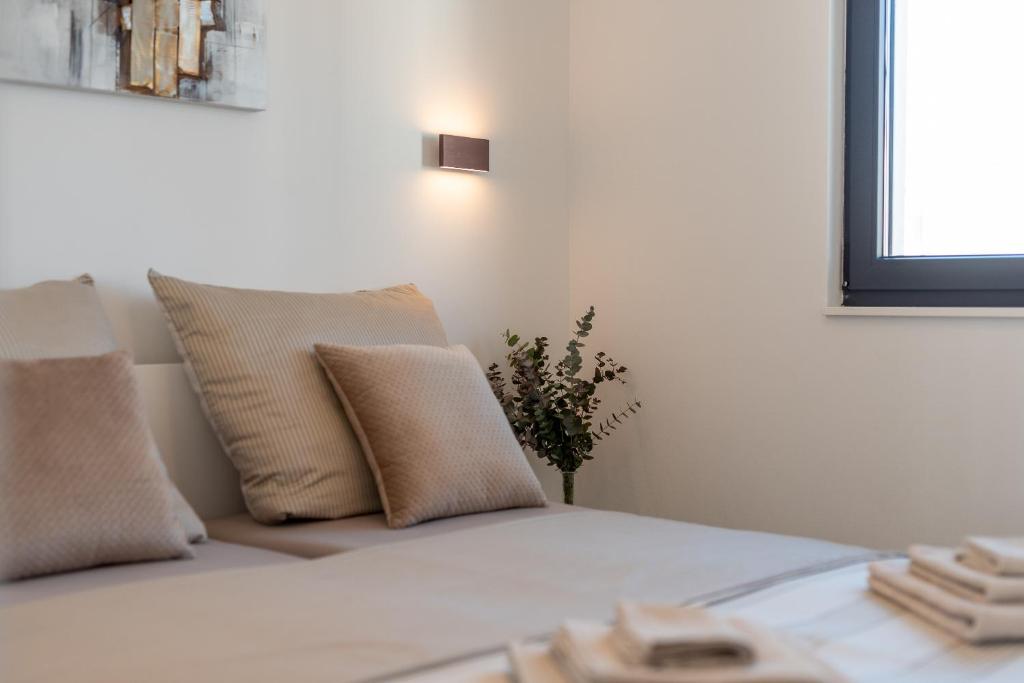 Posteľ alebo postele v izbe v ubytovaní Poolside 2 bedroom ap. MARE