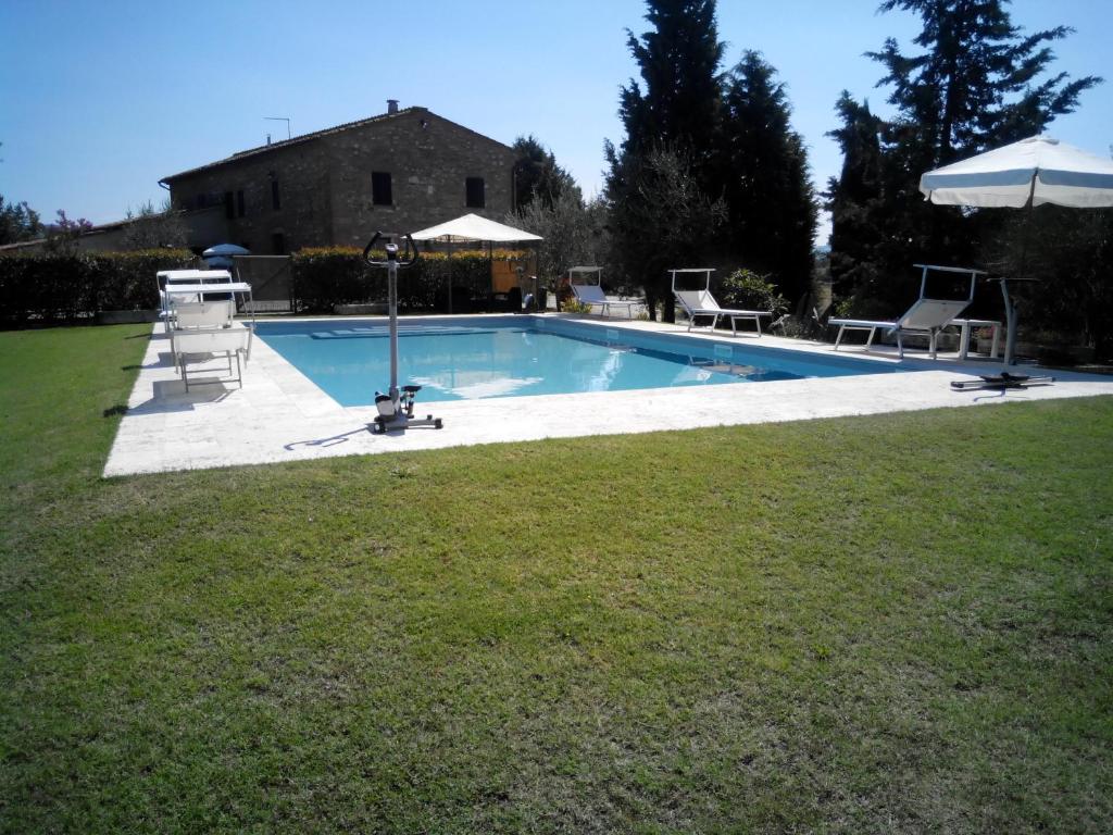 The swimming pool at or close to Certine Agriturismo