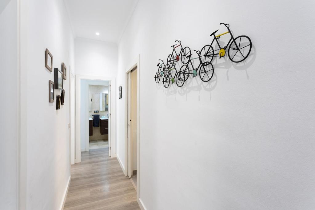 Jazda na bicykli v okolí ubytovania Julieta Historical Apartment by AlohaMalaga