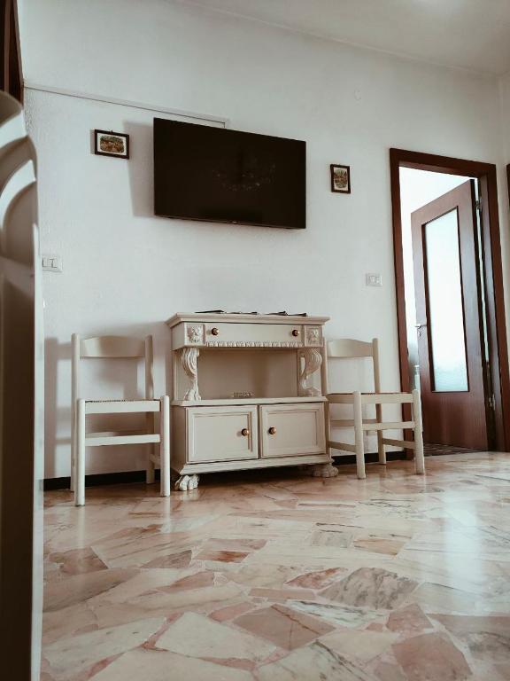 TV a/nebo společenská místnost v ubytování B&B Petit déjeuner