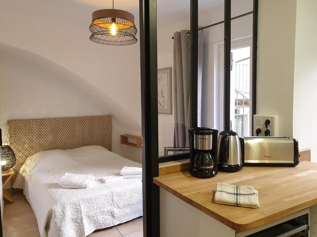 Postel nebo postele na pokoji v ubytování Appartements de l'Eglise